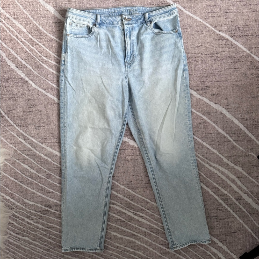 American Eagle Strigid Mom Jeans